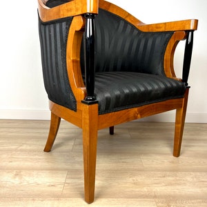 Fauteuil Bergère élégant avec colonnes noires Chaise Biedermeier de Retroles Fabricant de meubles anciens sur mesure image 5