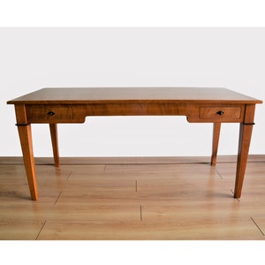 Scrivania Biedermeier in legno di ciliegio con cassetti di Retroles (Produttore di mobili eleganti su misura)