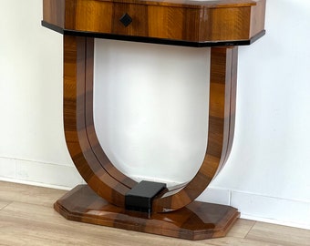 Konsole im Art-Deco-Stil aus Nussbaumholz. Hersteller: RETROLES (stilvolle Möbel nach Maß)