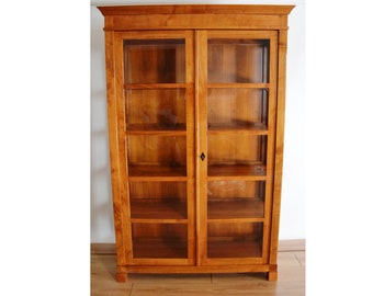 Serwantka - Vitrina de dos puertas estilo Biedermeier de madera de cerezo, alto brillo - ¡Se puede hacer a medida!