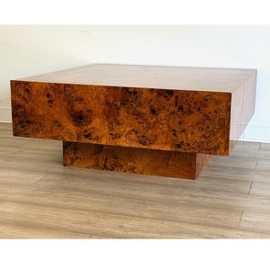 Willy Rizzo Style Coffee Table 100 × 100 cm – Natural Burl Wood Veneer, High Gloss Finish, Luxury Art Deco Table