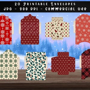 Op de afbeelding: Een verzameling van 20 bedrukbare enveloppen met diverse vakantieontwerpen. De enveloppen hebben patronen zoals sneeuwvlokken, kerstbomen en ruitjes in rood, groen en crème. De tekst bovenaan luidt "20 Printable Envelopes, JPG - 300 DPI - Commercial Use."