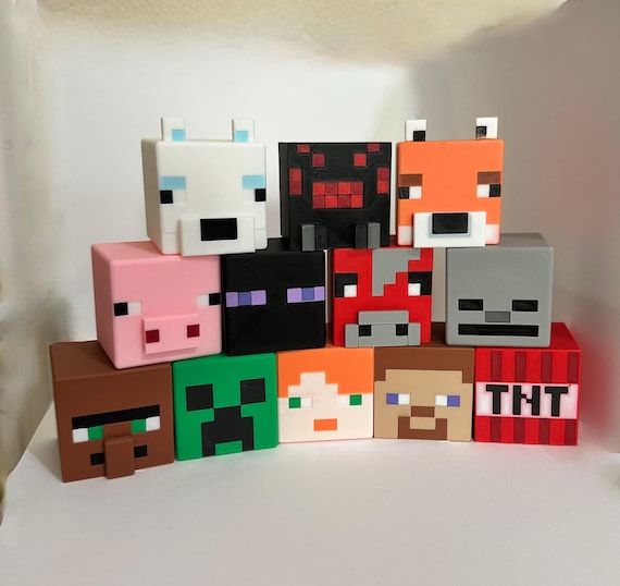 3D Printed Pixel Figurines, 2-Inch Gamer Desk Decor, Cake Toppers (PLA Bioplastic)