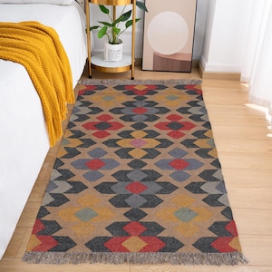 Handwoven Wool and Jute Kilim Dhurrie Rug: Traditional Indian Design