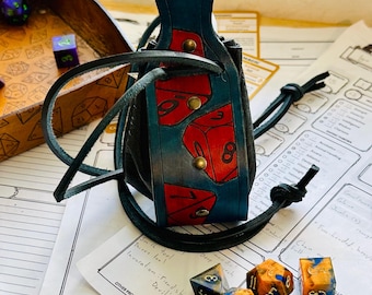Borsa in pelle mista incisa - rossa e blu | Custodia per dadi | Accessorio per giochi di ruolo in pelle | DnD, Pathfinder, 5e, Dragon Dungeon