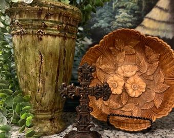 Bloemenhout gesneden decoratieve middelgrote kom Vintage Syroco gesneden houten New York
