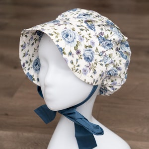 Medieval bonnet, white bonnet with blue flowers, Renaissance cotton bonnet, Victorian, ren faire, colonial, prairie