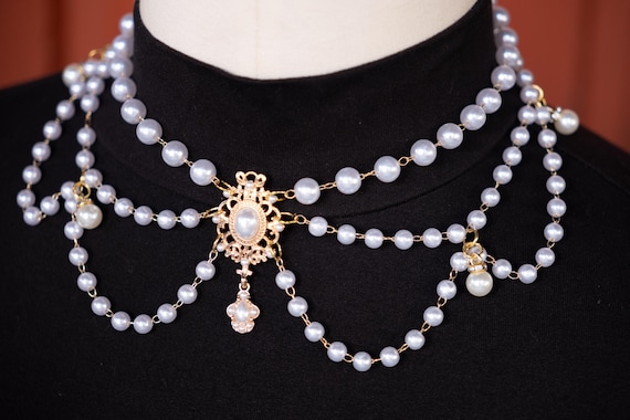 Lolita Necklace Baroque Rococo Pearl White Gold Classic