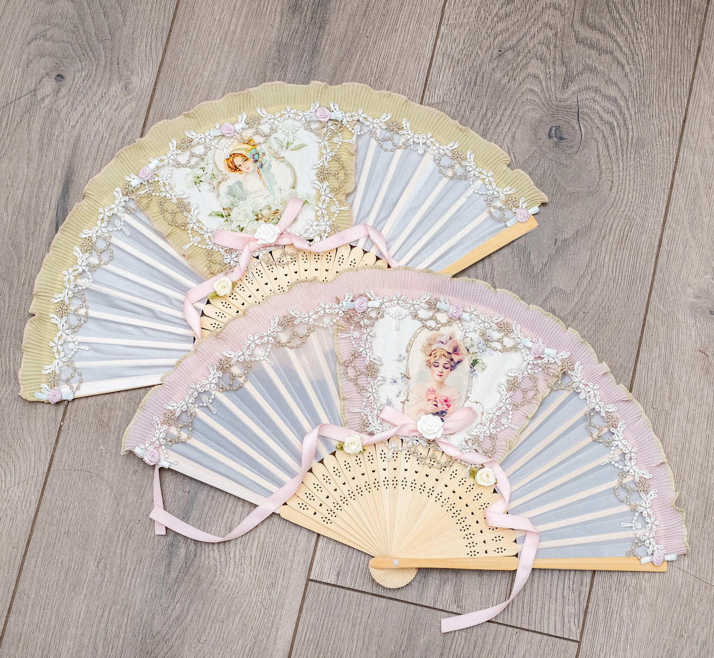 フラワーファン　扇風機　アート　ポストモダン　ミッドセンチュリー　レトロ Victorian Fan, Beige Pink Green, With Laces, Ribbons and Oil