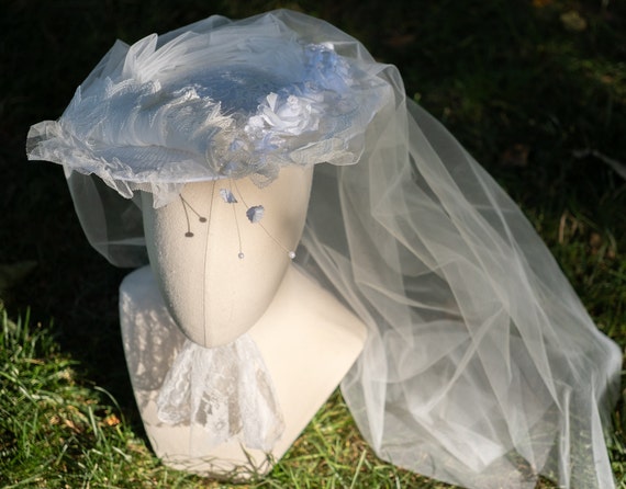 Wedding Bridal Veil Hat, White, With Lace and Flowers, 1980s  display picture 2