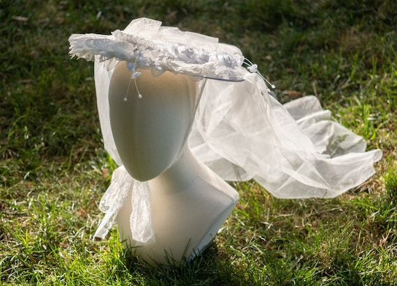 Vintage Wedding Bride or Mother Of The Bride Veiled Hat Cream Lace Flower Detail Vtg 50s Ecru Lace Wedding Platter Hat Wide Brim Open Crown w  main image 4
