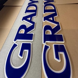 „GRADY-WHITE“ 42,375 „L x 3,4“ H-Boot-Logo-Aufkleber mit 3 M Klebeband und Schablonenpackung mit 2 benutzerdefinierten Farben Acryl-UV-beständig