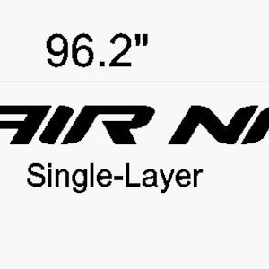 Puede incluir: Calcoman&iacute;a negra "SUPER AIR NAUTIQUE", de 244,3 cm de largo y 7,6 cm de alto. El texto est&aacute; en negrita, sin serifa. Las palabras "Single-Layer" est&aacute;n debajo.