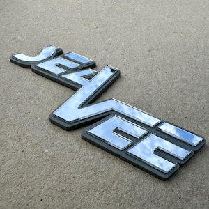 3D Rarised Marine „SEAVEE“ 13,5 „L x 5,7“ H-Logo-Aufkleber-Set mit 3 M Klebeband und Schablone Benutzerdefinierte Namen und Farben erhältlich 2-Ton erhältlich