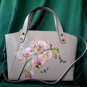 Hand painted customized tote bag Custom made floral shoulder bag Perfect gift for women Handmade leather purse Personalized flower handbag