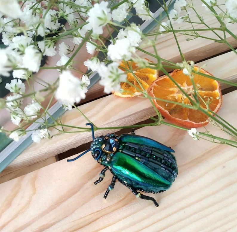 Beaded stag beetle brooch pin Embroidery insect nature jewelry Insect art glass broach pin Natural beetle wing green pin brooch Bug jewelry zdjęcie 2