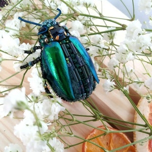 Beaded stag beetle brooch pin Embroidery insect nature jewelry Insect art glass broach pin Natural beetle wing green pin brooch Bug jewelry zdjęcie 3