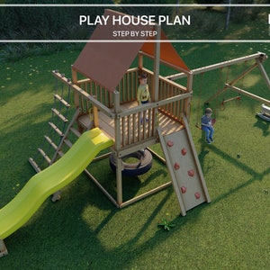 Pode incluir: Uma casa de brincar de madeira com telhado marrom, um escorregador amarelo, um balanço de pneu, uma parede de escalada e uma escada de corda. A casa de brincar está cercada por grama verde. "PLAY HOUSE PLAN STEP BY STEP" está escrito no topo da casa de brincar.