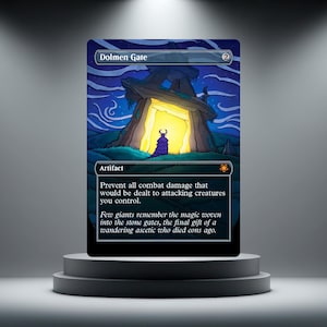Puede incluir: Carta de fantasía "Dolmen Gate" con diseño azul y morado. La carta muestra una estructura de piedra con un interior brillante y texto que detalla su función como artefacto.