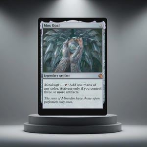 Pode incluir: Um cartão Magic: The Gathering Mox Opal. O cartão apresenta uma ilustração detalhada de uma mão segurando um orbe brilhante, com o texto "Mox Opal" no topo. O cartão é um artefato lendário com o texto "Metalcraft" e outras instruções do jogo.