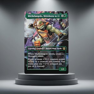 Könnte beinhalten: Eine Sammelkarte mit Michelangelo von den Teenage Mutant Ninja Turtles. Die Karte zeigt Michelangelo in Aktion, mit einem grünen und orangen Farbschema. Die Karte trägt die Bezeichnung "Michelangelo, Weirdness to 11" und enthält Spieltext.