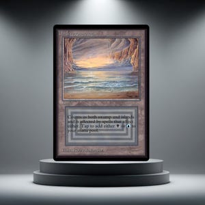 Puede incluir: Una carta de Magic: The Gathering titulada "Underground Sea" con una ilustración de paisaje costero. La carta presenta texto que describe su mecánica de juego y el nombre del artista, Rob Alexander.