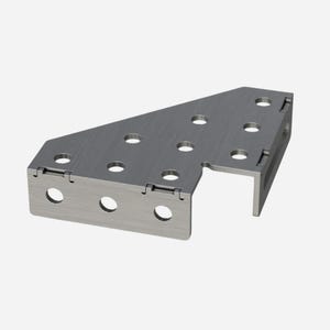 Könnte beinhalten: Eine silberfarbene Metallhalterung mit mehreren kreisförmigen Löchern und einer rechtwinkligen Biegung. Die Halterung hat eine gebürstete Metalloberfläche und dient wahrscheinlich der strukturellen Unterstützung oder dem Verbinden von Komponenten. Metrische Maße.