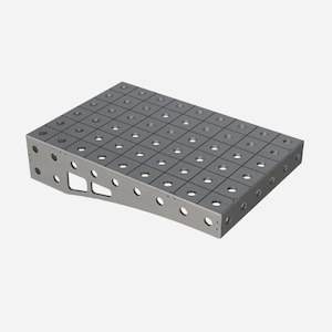 Peut inclure: Une surface de travail en métal gris avec une grille de trous. La surface est légèrement inclinée et comporte une découpe sur le côté.