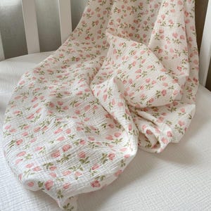 FLOWER BABY SWADDLE, organic cotton muslin swaddle 39x51&quot;, floral muslin blanket, baby girl blanket, baby girl shower gift