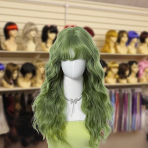 24-Inch Green Synthetic Wig, Short Wavy Curly Hairstyle for Holidays and Parties, Fashionable and Stylish Green Wig for Women