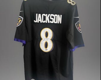 Camiseta de los Ravens autografiada por Lamar Jackson con certificado de autenticidad.