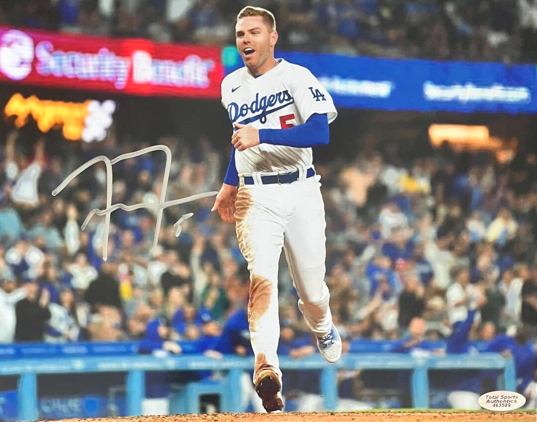 フレディ・フリーマン ドジャース直筆サイン入り写真（COA付き