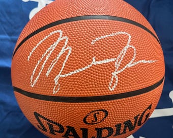 Michael Jordan podpisał kontrakt koszykarski z COA