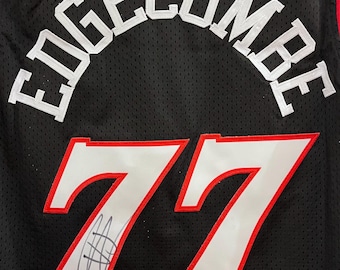 Koszulka z autografem V. J. Edgecombe'a i certyfikatem autentyczności