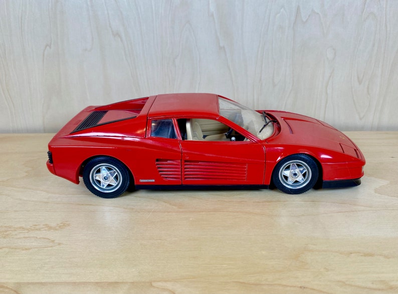 Ferrari Testarossa 1984 Rouge – 1/18 Burago – Miniature De Collection – Occasion