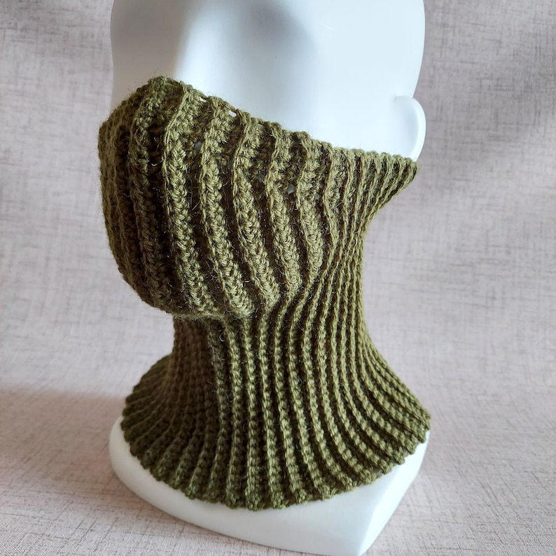 Easy crochet pattern for textured, ribbed, elastic, reversible unisex Neck and Face warming Gaiter Ski Mask, so-called Half Face Balaclava Mask. Teen and Adult sizes. A gift idea for the whole family crocheter!