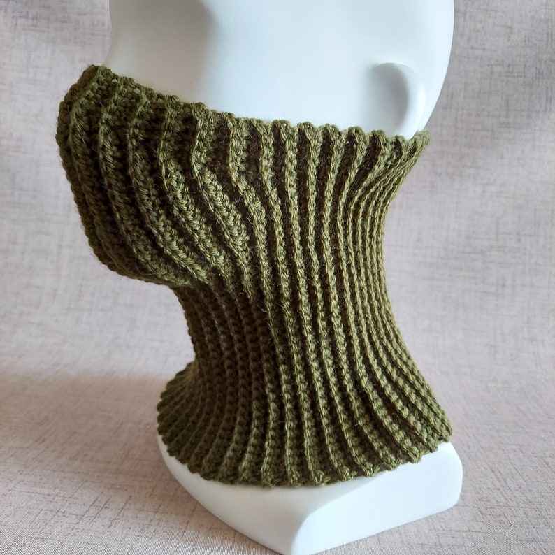 Easy crochet pattern for textured, ribbed, elastic, reversible unisex Neck and Face warming Gaiter Ski Mask, so-called Half Face Balaclava Mask. Teen and Adult sizes. A gift idea for the whole family crocheter!