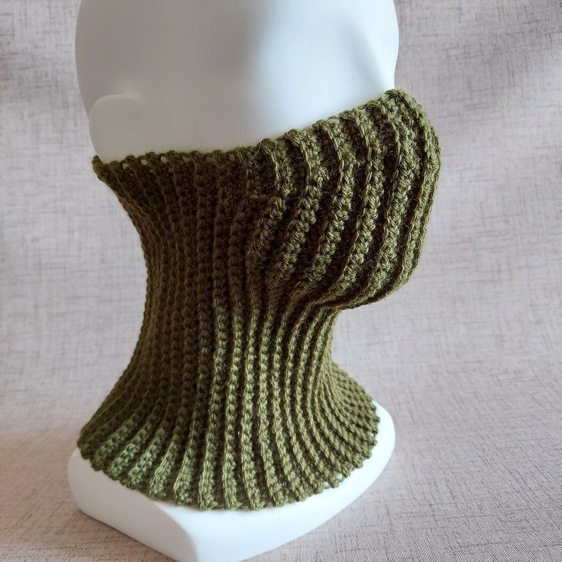 Easy crochet pattern for textured, ribbed, elastic, reversible unisex Neck and Face warming Gaiter Ski Mask, so-called Half Face Balaclava Mask. Teen and Adult sizes. A gift idea for the whole family crocheter!