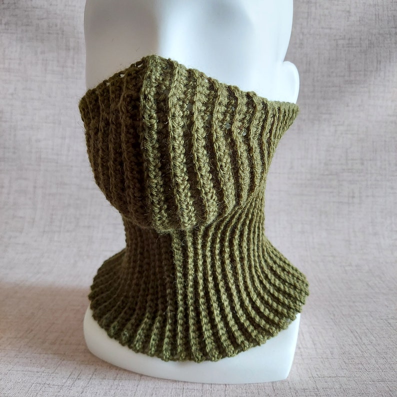 Easy crochet pattern for textured, ribbed, elastic, reversible unisex Neck and Face warming Gaiter Ski Mask, so-called Half Face Balaclava Mask. Teen and Adult sizes. A gift idea for the whole family crocheter!