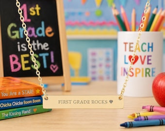 Erstklässler Rocks Gravierte Halskette für Studenten I Einzigartiges Geschenk für Lehrer, Studenten I Goldhalskette für Back to School Geschenke