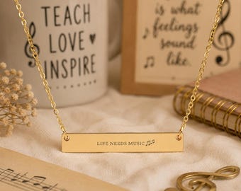 Goldkette mit Gravur für Musikliebhaber I Einzigartiges Geschenk für Lehrer, graduierte Künstler, Studenten I Feminine Goldkette für Musikliebhaber