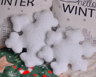 Snöflinge Sherpa Kudde – Juldekoration | Vinterdekoration | Mjuk plysch snöflingekudde | Julkudde till soffan | Julklapp |
