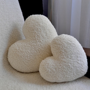 Plüsch Herz Kissen in 23 Farben | Herz Dekokissen | Herzkissen | Geschenk für Mama | Herz Dekor | Romantisches Geschenk | Rotes Teddy Boucle-Herz |