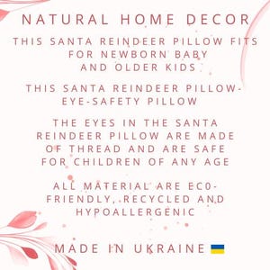 Puede incluir: Un gr&aacute;fico informativo blanco con detalles florales rosas en las esquinas. El texto dice: NATURAL HOME DECOR, THIS SANTA REINDEER PILLOW FITS FOR NEWBORN BABY AND OLDER KIDS, THIS SANTA REINDEER PILLOW-EYE-SAFETY PILLOW, THE EYES IN THE SANTA REINDEER PILLOW ARE MADE OF THREAD AND ARE SAFE FOR CHILDREN OF ANY AGE, ALL MATERIAL ARE ECO-FRIENDLY, RECYCLED AND HYPOALLERGENIC, MADE IN UKRAINE con un peque&ntilde;o icono de la bandera de Ucrania.