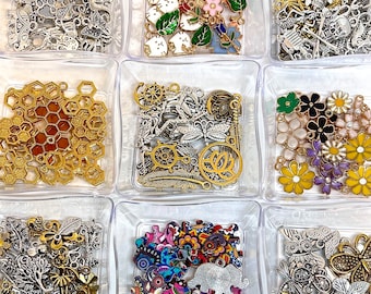 Set of 30-50 random pendants - Metal, Glass, Stone, High Quality, Enamel, Crystal, Rhinestone, Mystery Scoop