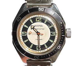 Soviet Watch WOSTOK Vostok Amphibian Antimagnetic Manual Winding Wristwatch While / Black Dial USSR 1980’s