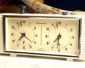 Jantar Soviet USSR Chess Clock - 1975 Vintage Mechanical Timer - Retro Wood & Metal - Collector's Item, Functional Game Timer