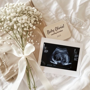 Floral Pregnancy Announcement Digital, Simple Spring Baby Announcement, NeutralGender Social Media Reveal Canva Editable Template, Aesthetic