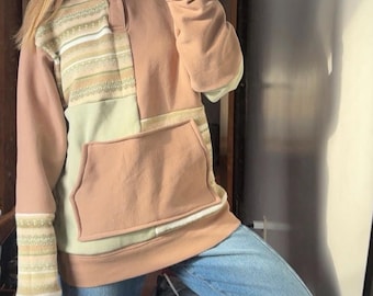 Sudadera de cuello redondo con un diseño único y renovado, jersey de patchwork reciclado, ropa sostenible hecha a mano, jersey neutro y acogedor.