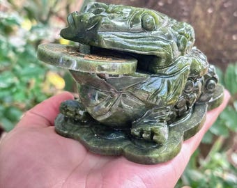 Natural Green Jade Money Toad Feng Shui Figurine Crystal Healing